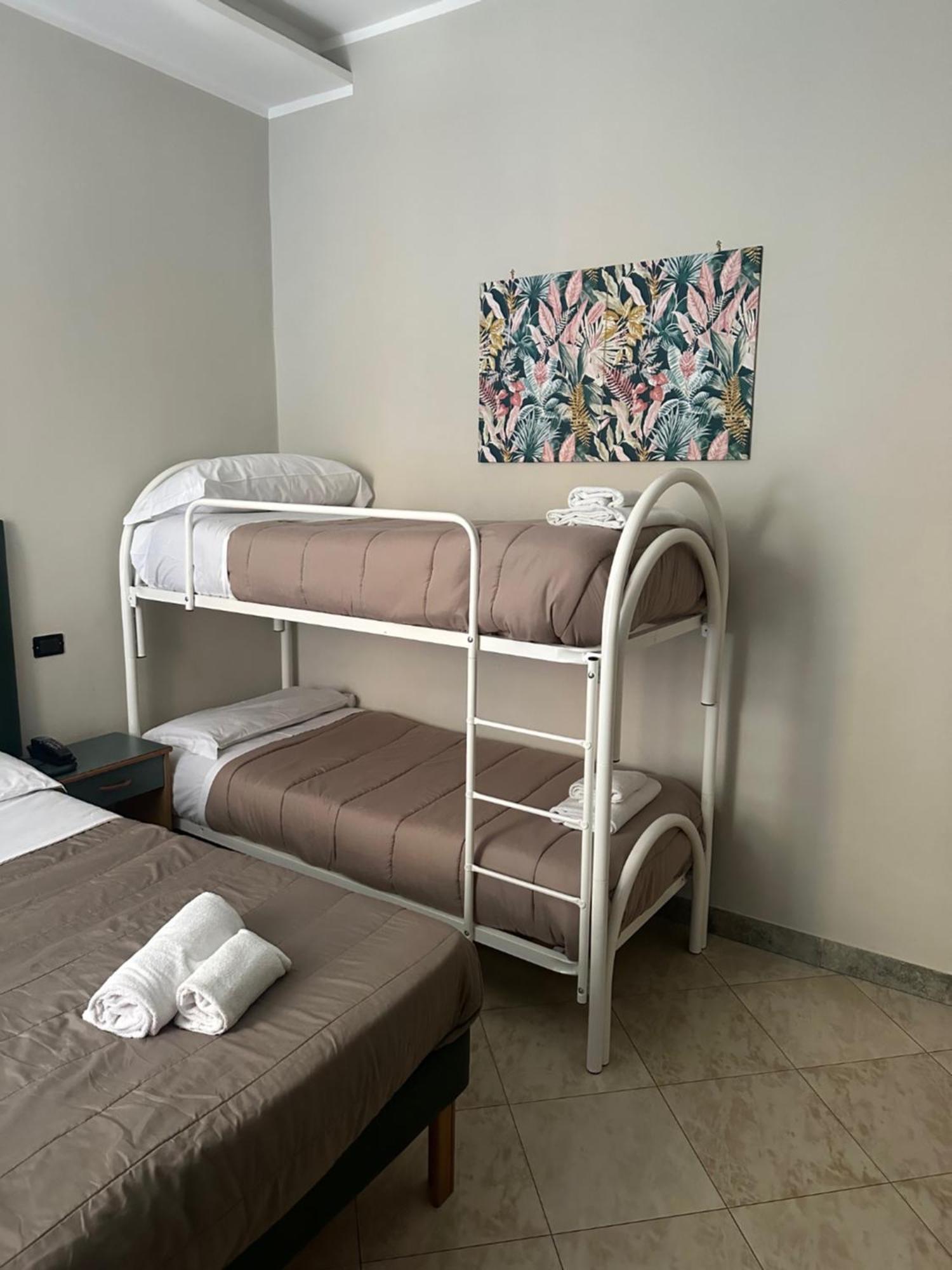 Smart Station Hotel 那不勒斯 外观 照片