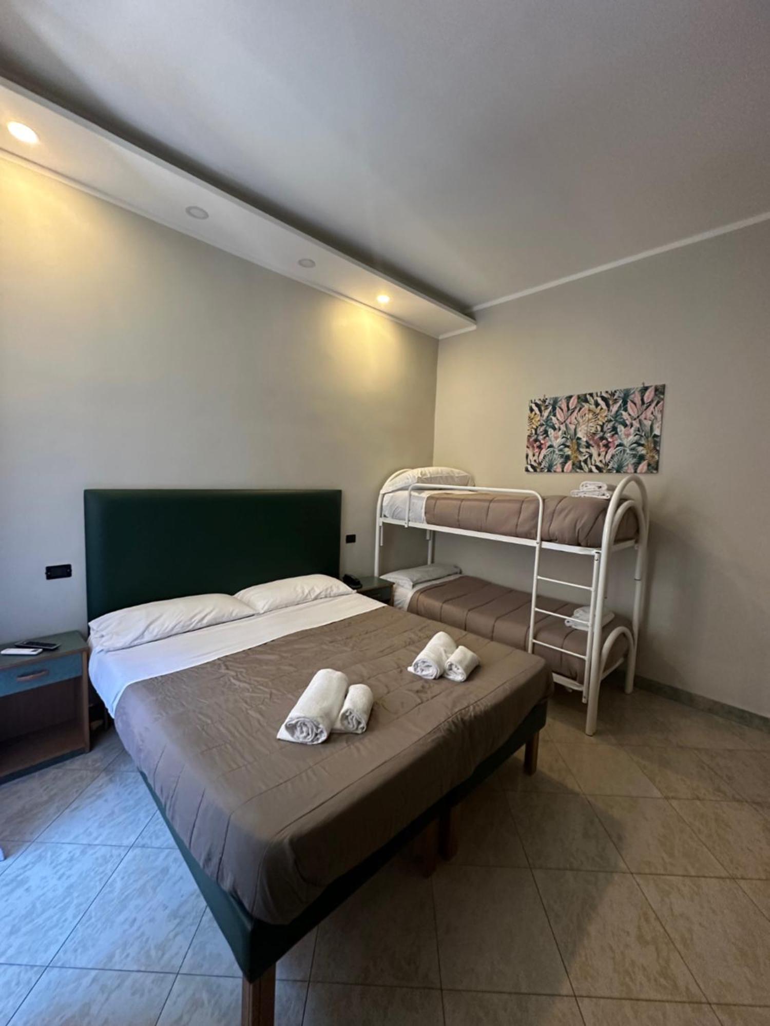 Smart Station Hotel 那不勒斯 外观 照片