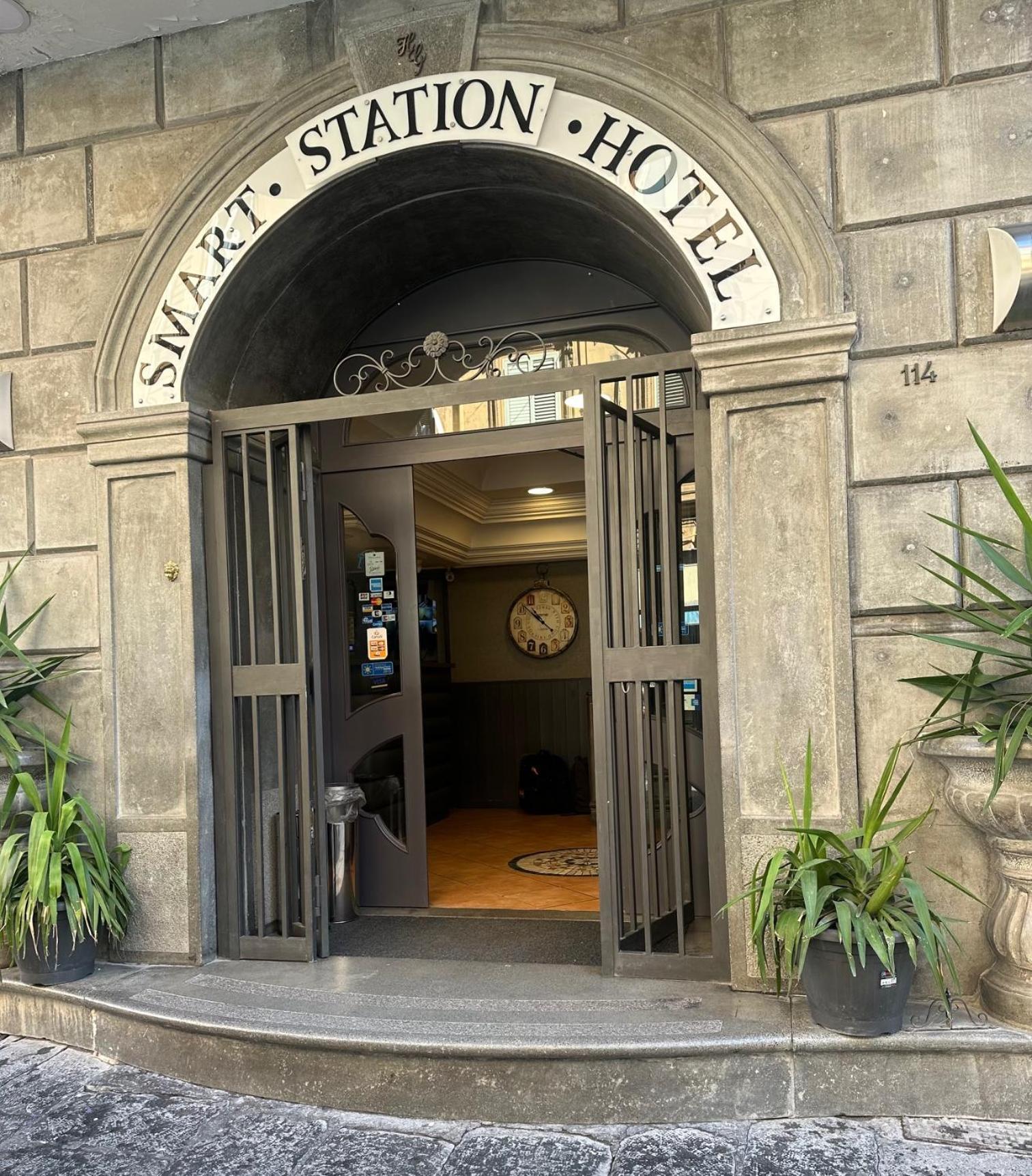 Smart Station Hotel 那不勒斯 外观 照片
